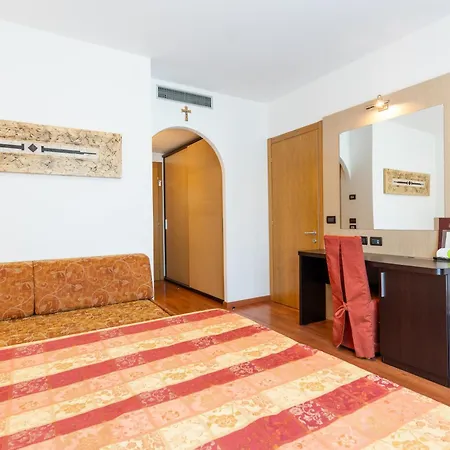 Olympus Hotell 4*